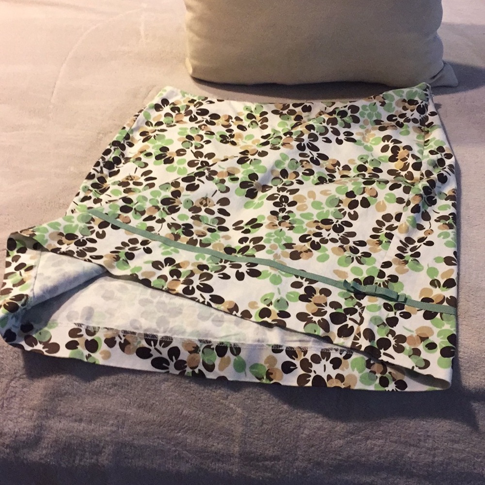 Stretch skirt.